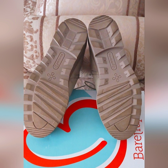 Bare Traps Nasha Wedge Heel Hiker Boots 9.5M Taupe EUC Like new! - Picture 6 of 16